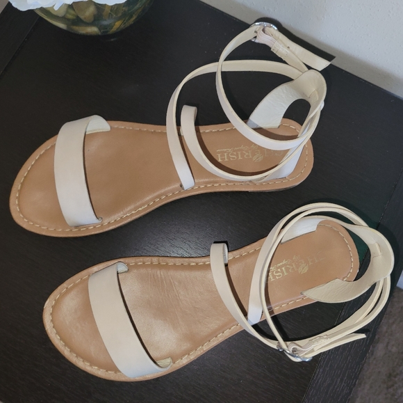 Sandals beige size 7. - Picture 3 of 5